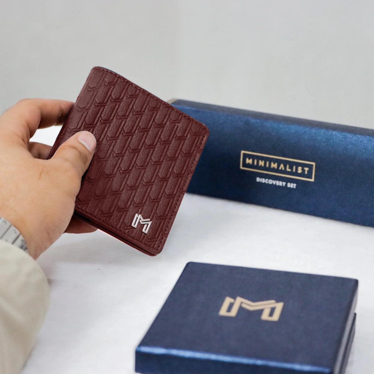 جلد الجمل بورغندي / فضي