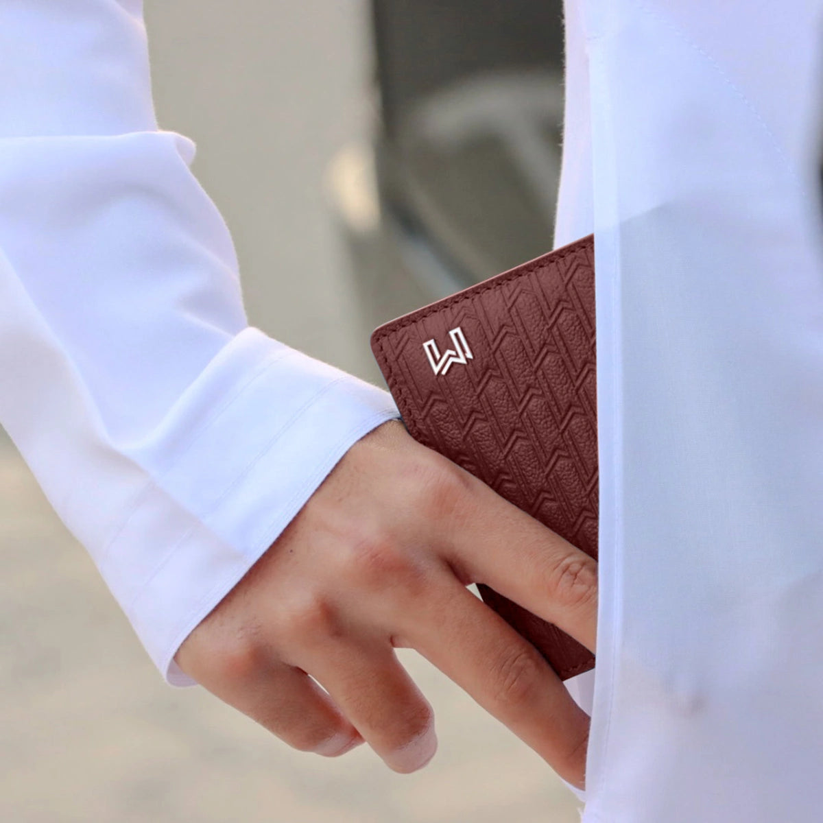 جلد الجمل بورغندي / فضي