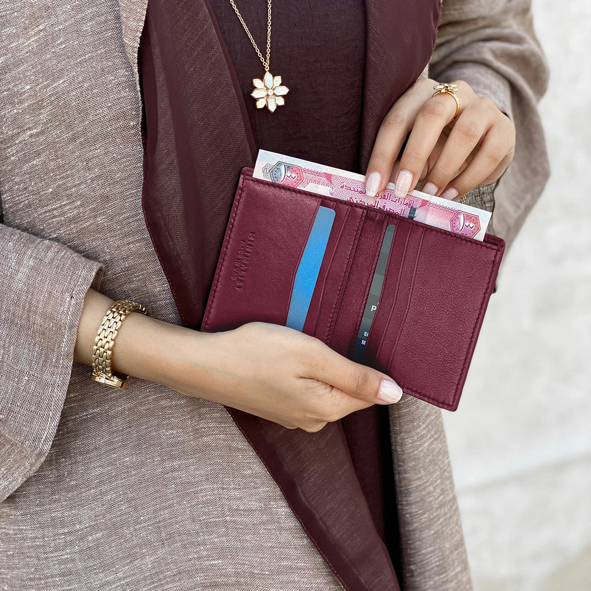 جلد ايطالي بورغندي / ذهبي