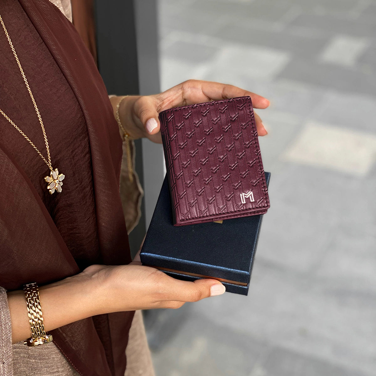 جلد ايطالي بورغندي / ذهبي