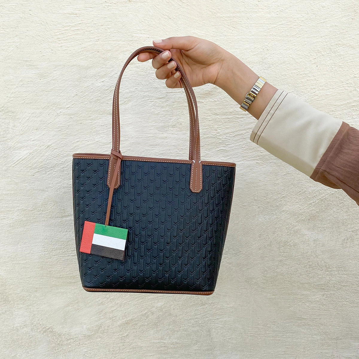 ليذر تشارم / علم الإمارات