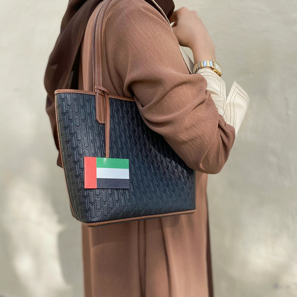 ليذر تشارم / علم الإمارات