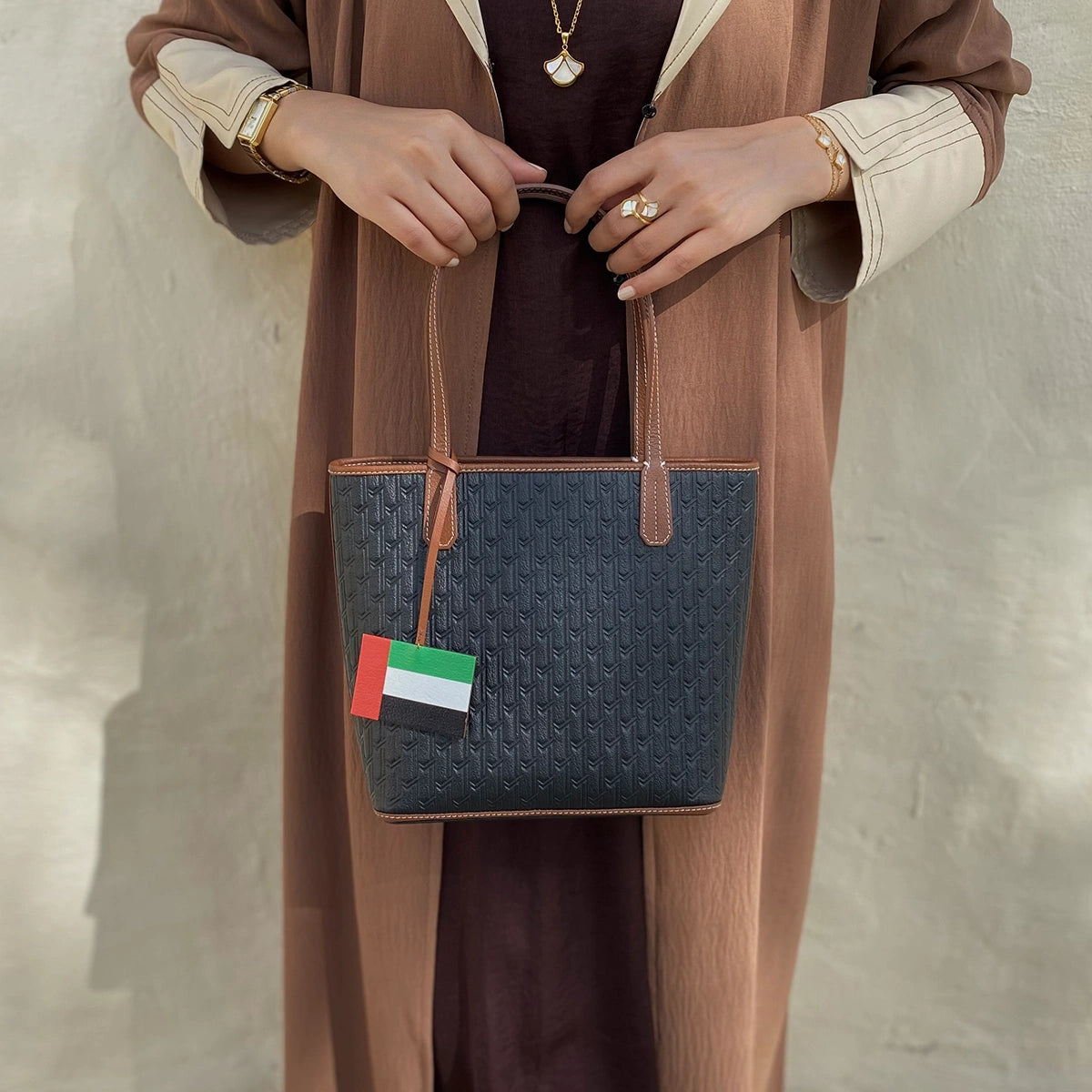 ليذر تشارم / علم الإمارات