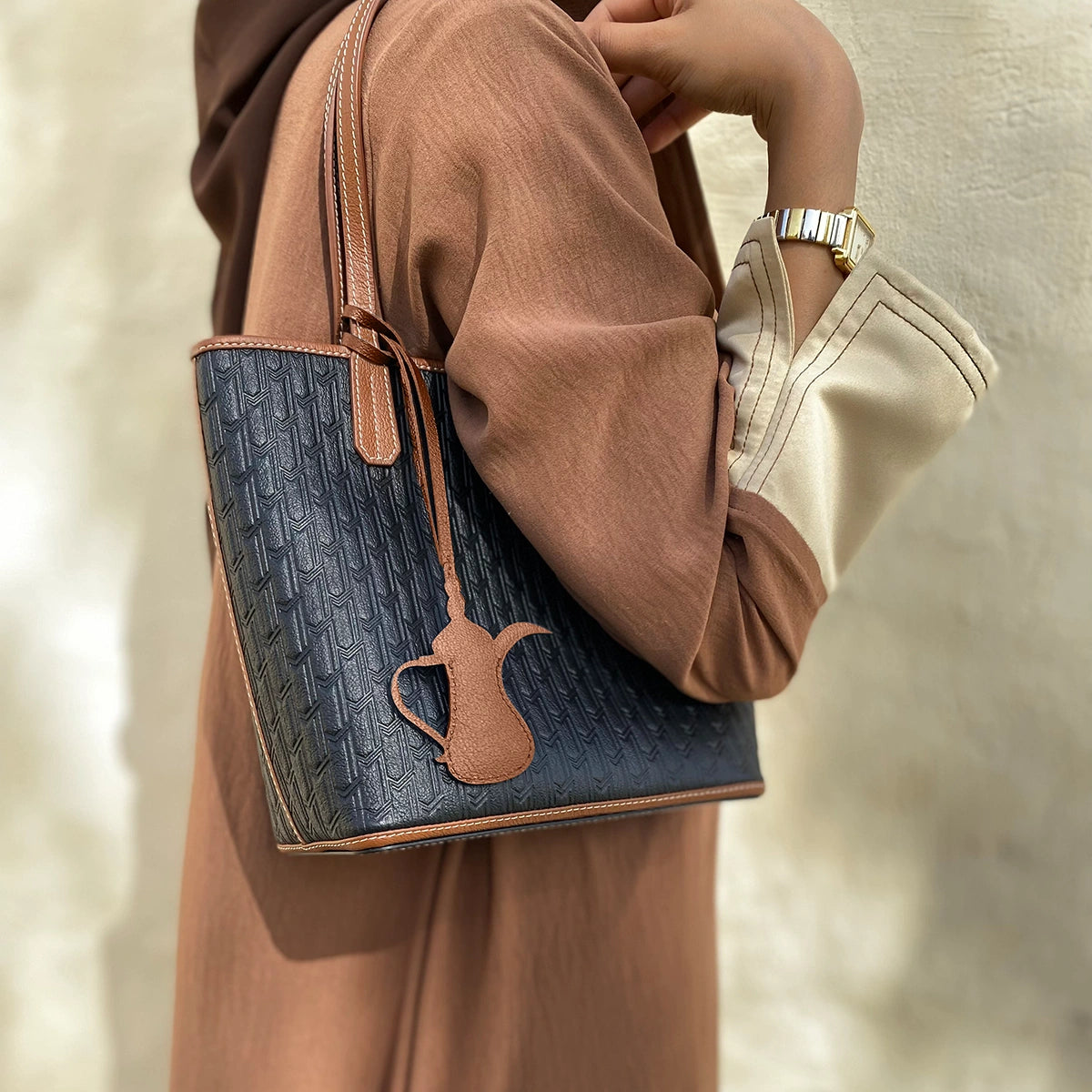 ليذر تشارم / الدلّة