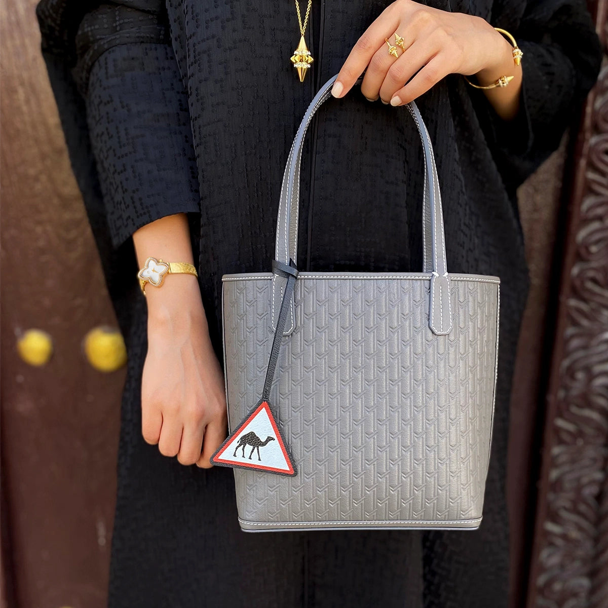 ليذر تشارم / الجمل