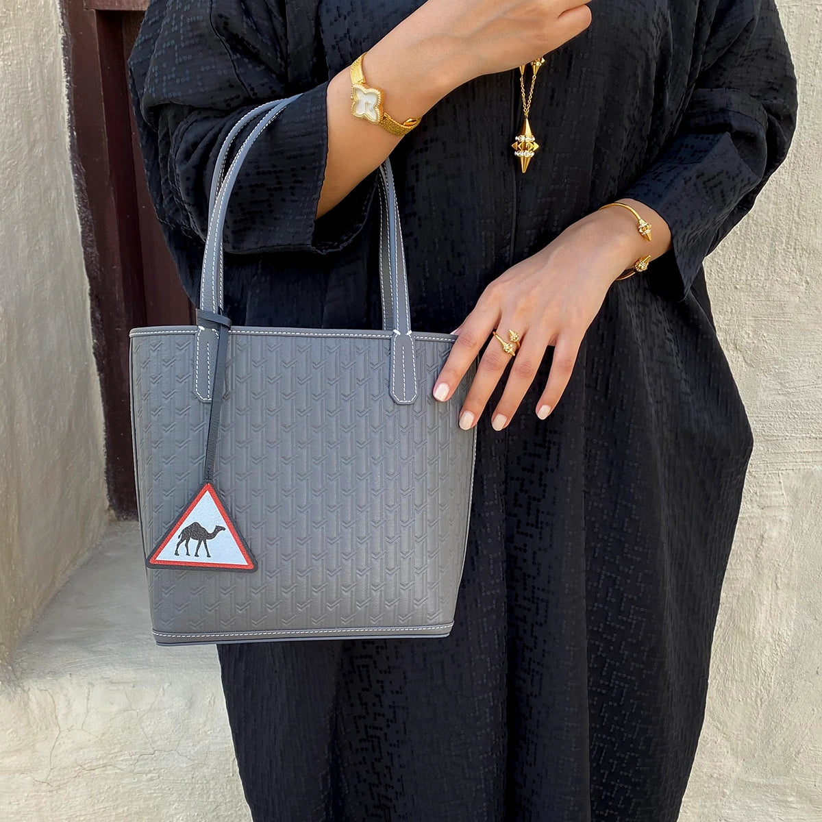 ليذر تشارم / الجمل