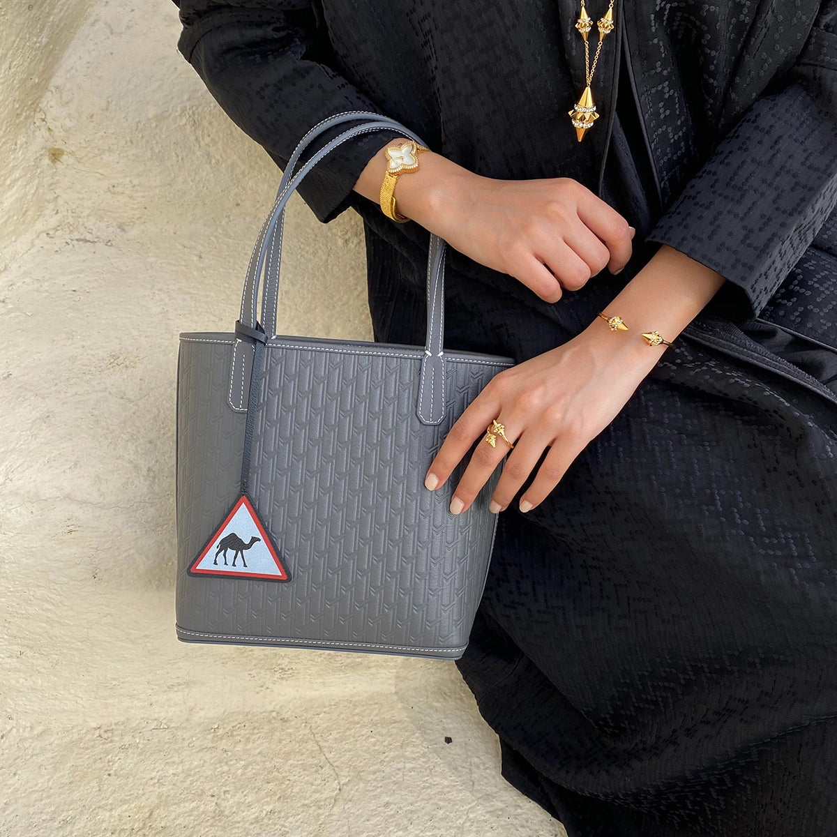 ليذر تشارم / الجمل