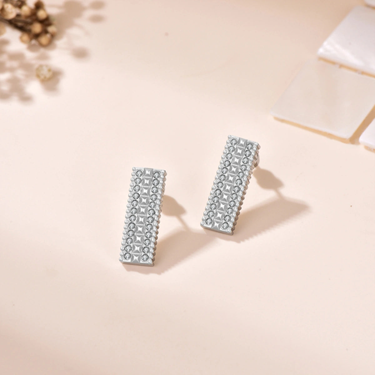 نورة / أقراط باللون الفضي