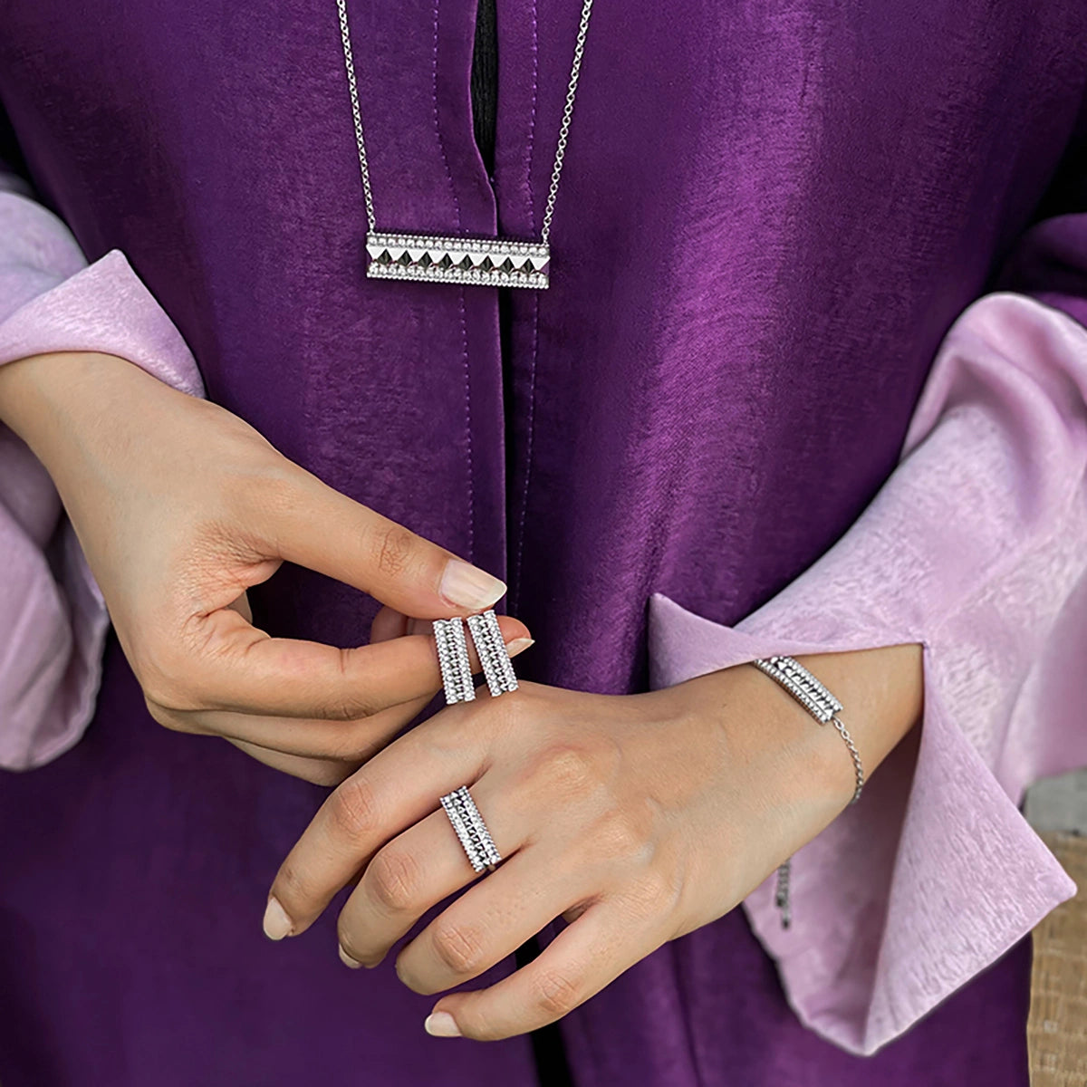 نورة / أقراط باللون الفضي