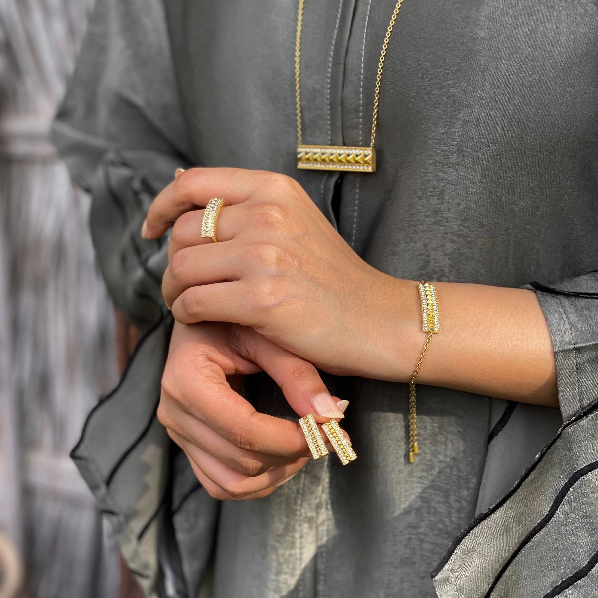 نورة / أقراط بلون الذهب