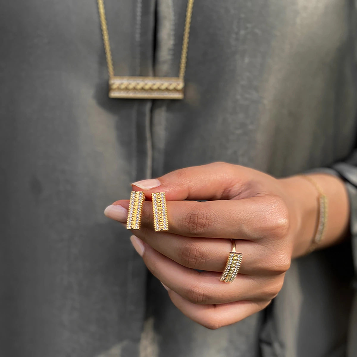 نورة / أقراط بلون الذهب