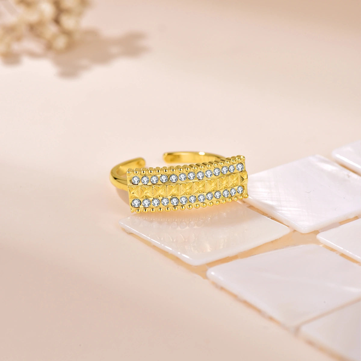 نورة / خاتم بلون الذهب