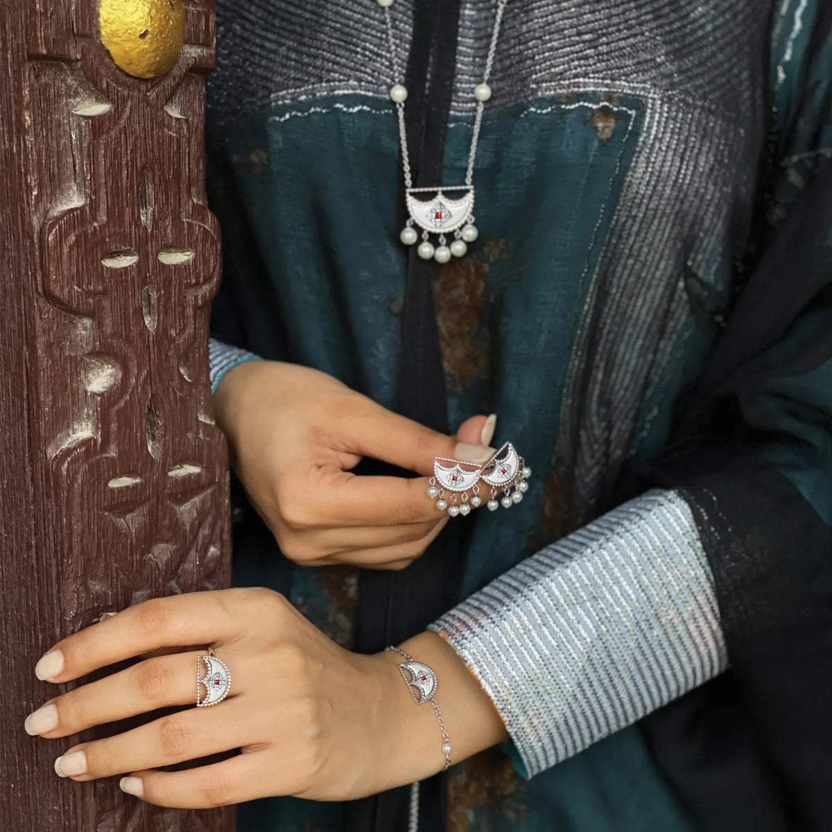 شناف /أقراط اللؤلؤ باللون الفضي