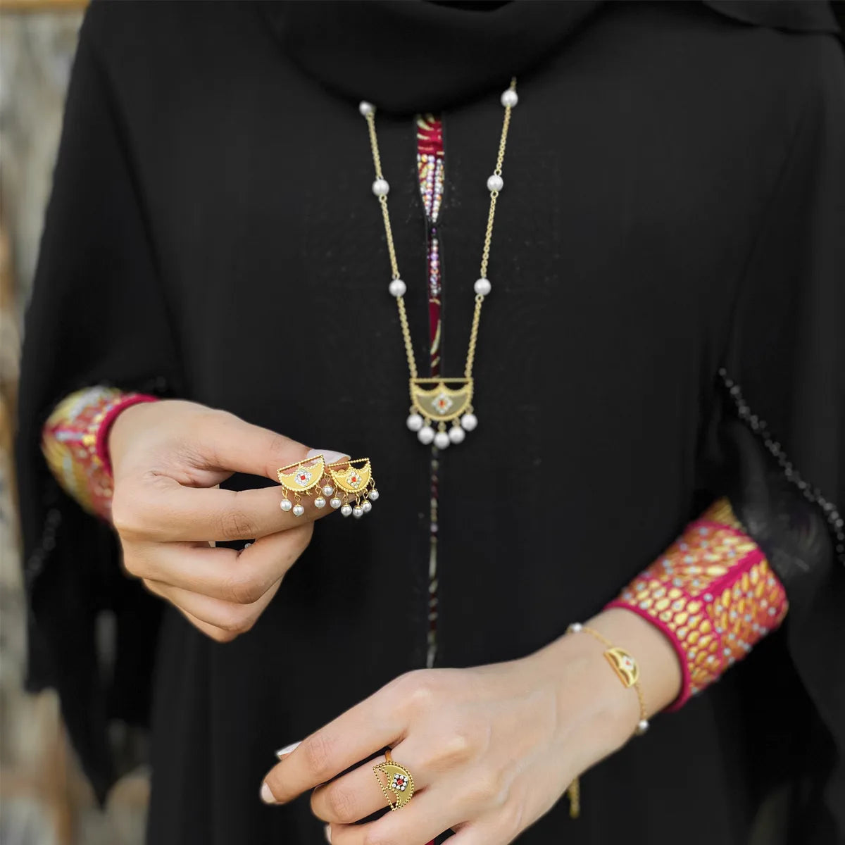 شناف /أقراط اللؤلؤ باللون الذهبي