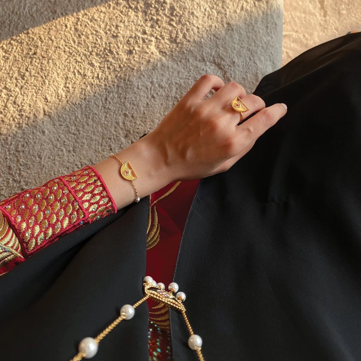 شناف / طقم اللؤلؤ باللون الذهبي