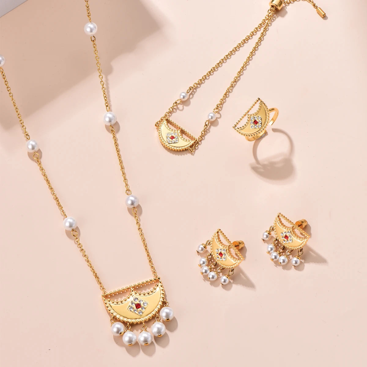 شناف / طقم اللؤلؤ باللون الذهبي