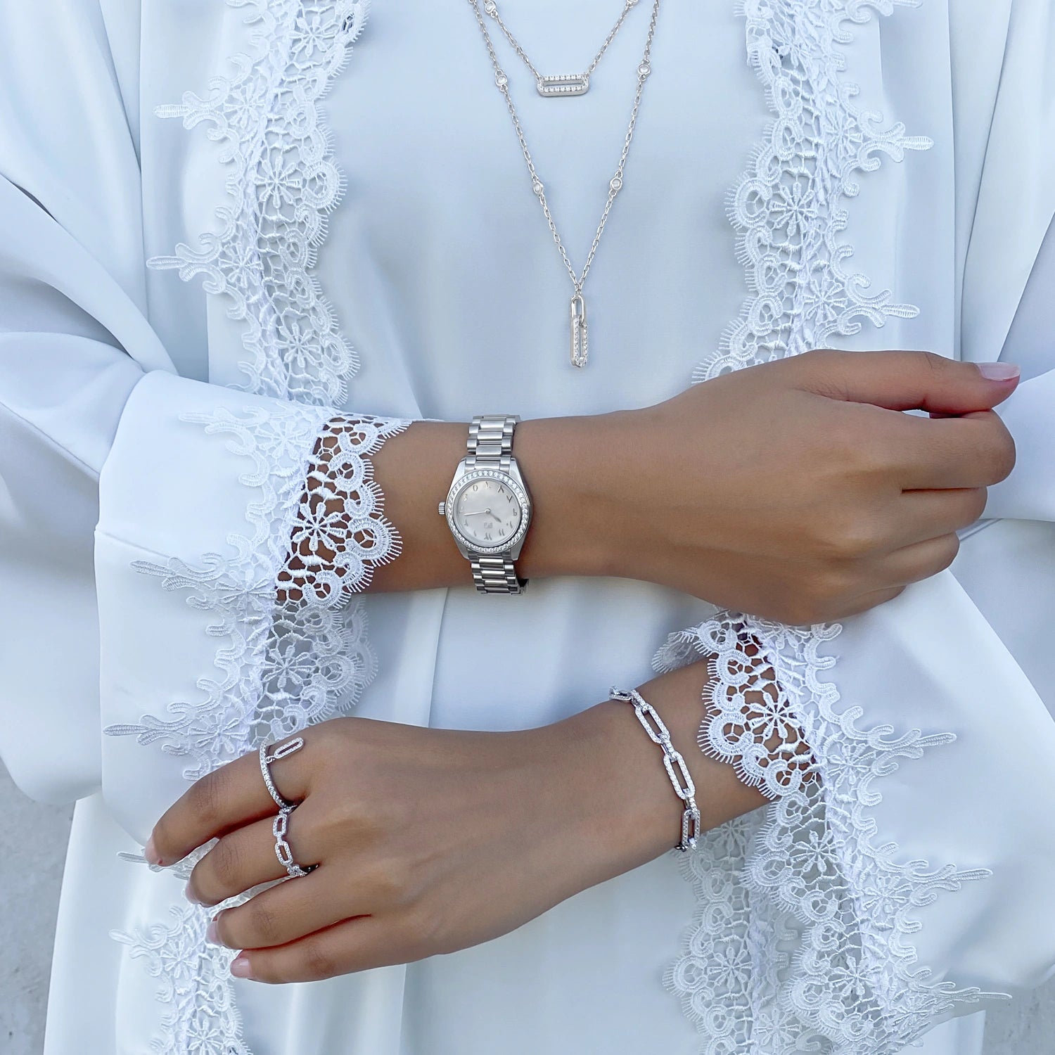 لينكس / قلادة بتصميم ثنائي باللون الفضي