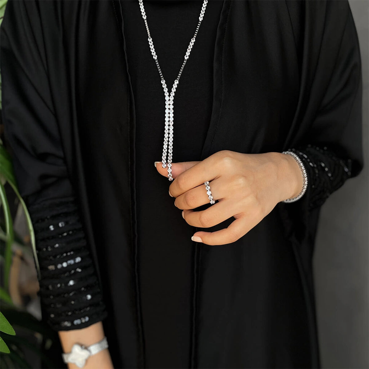 تنس / قلادة باللون الفضي