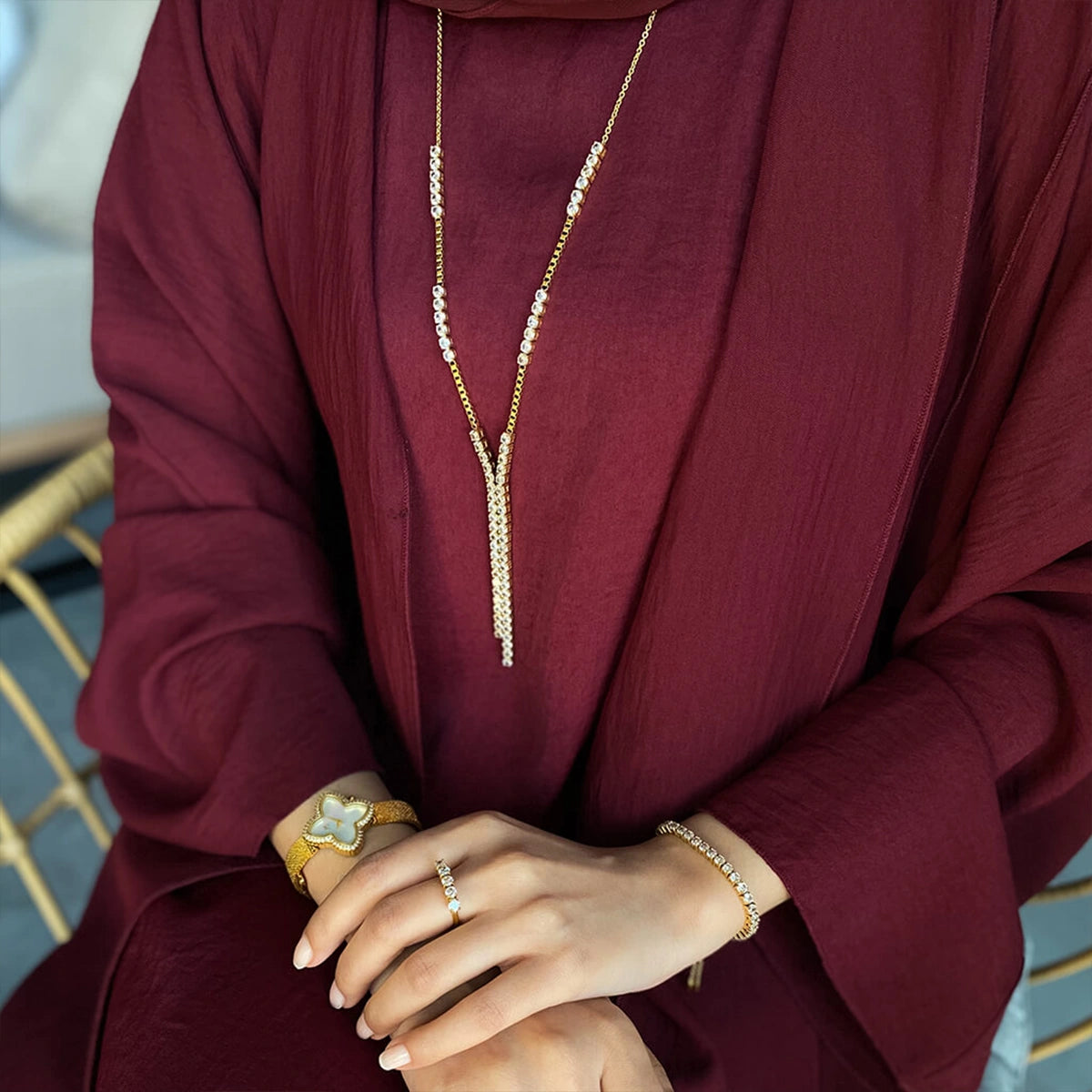 تنس / قلادة باللون الذهبي