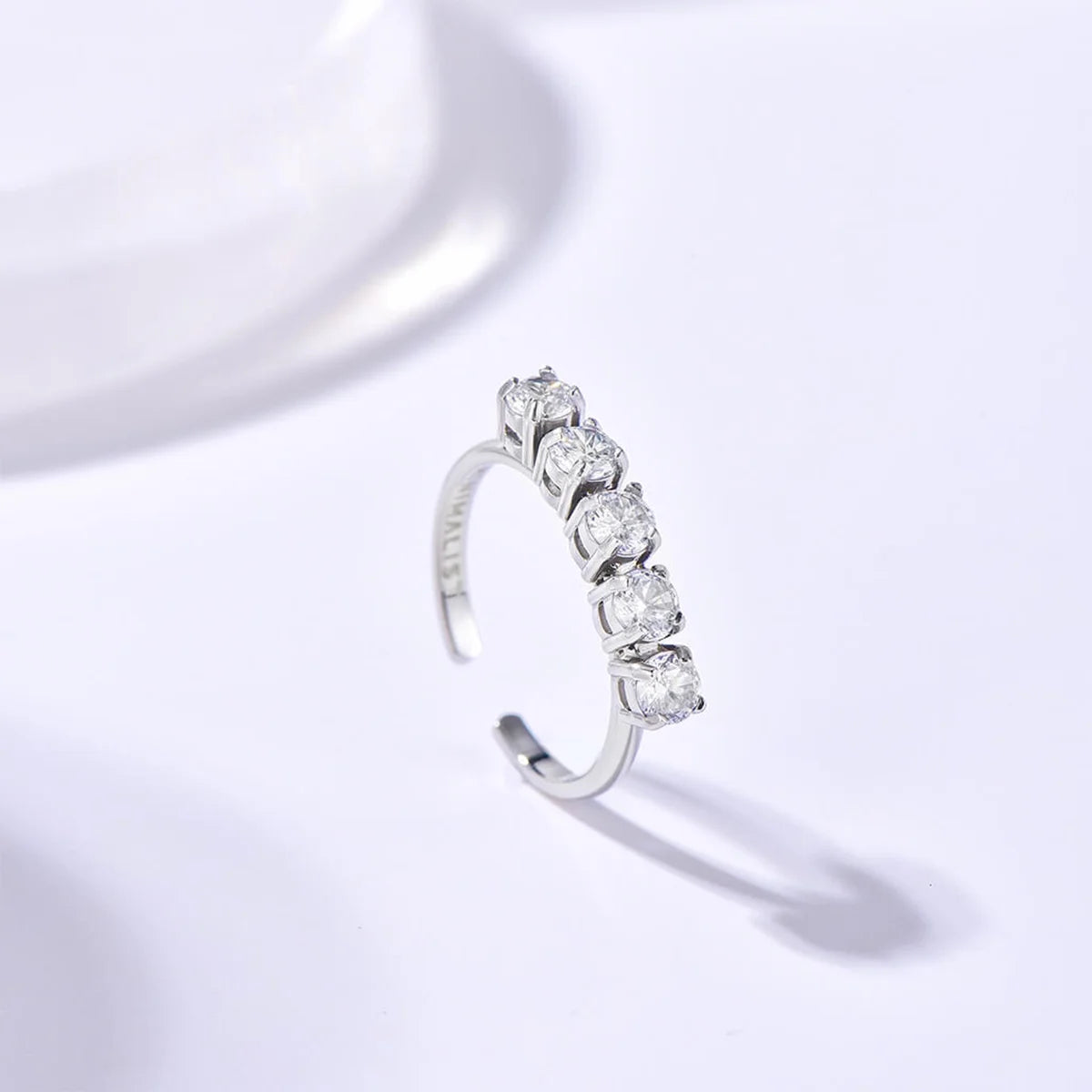 تنس / خاتم باللون الفضي