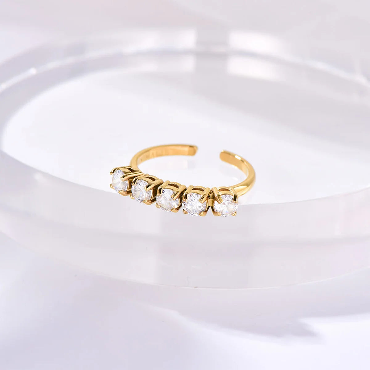 تنس / خاتم باللون الذهبي