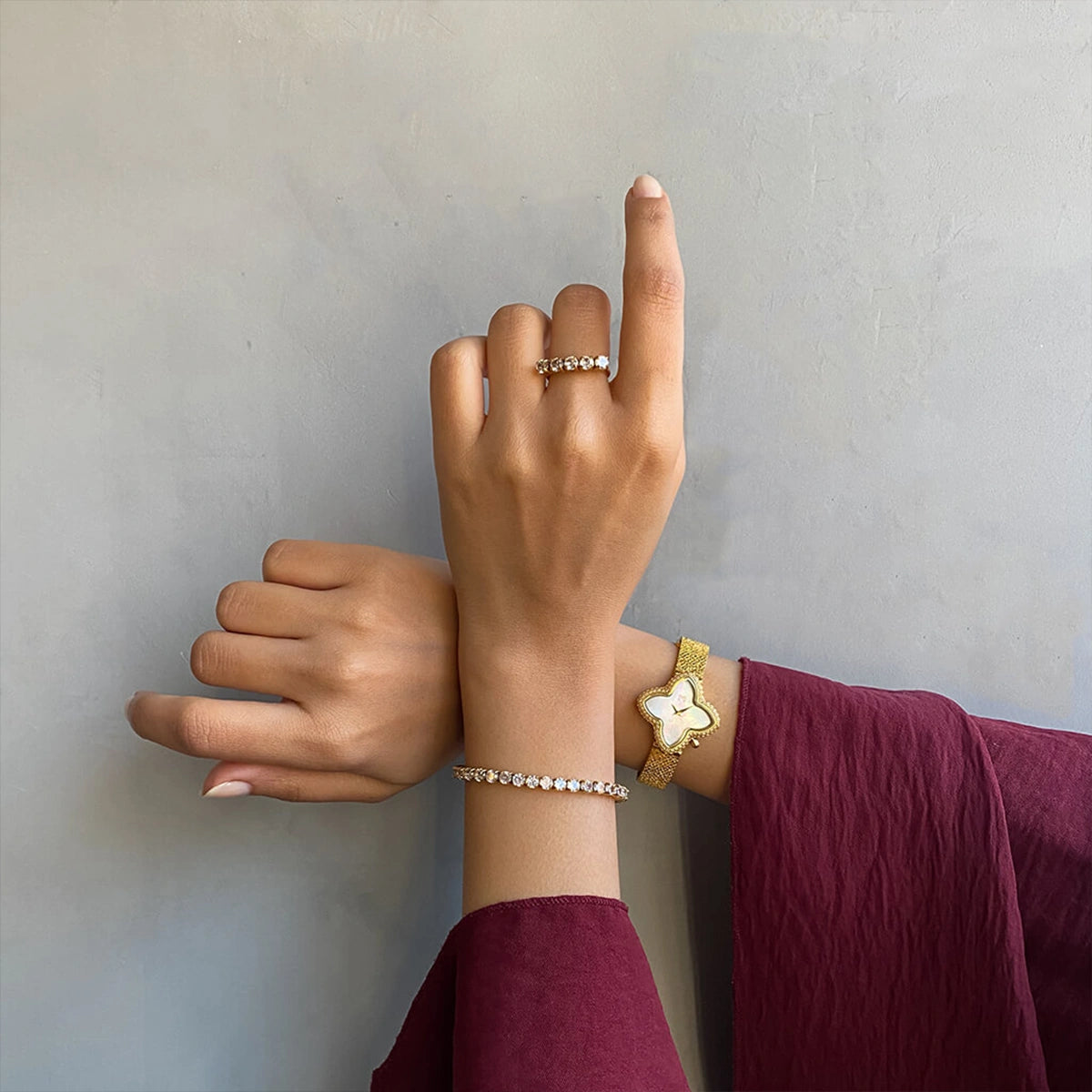 تنس / خاتم باللون الذهبي