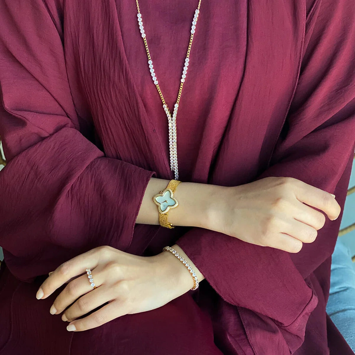 تنس / طقم باللون الذهبي