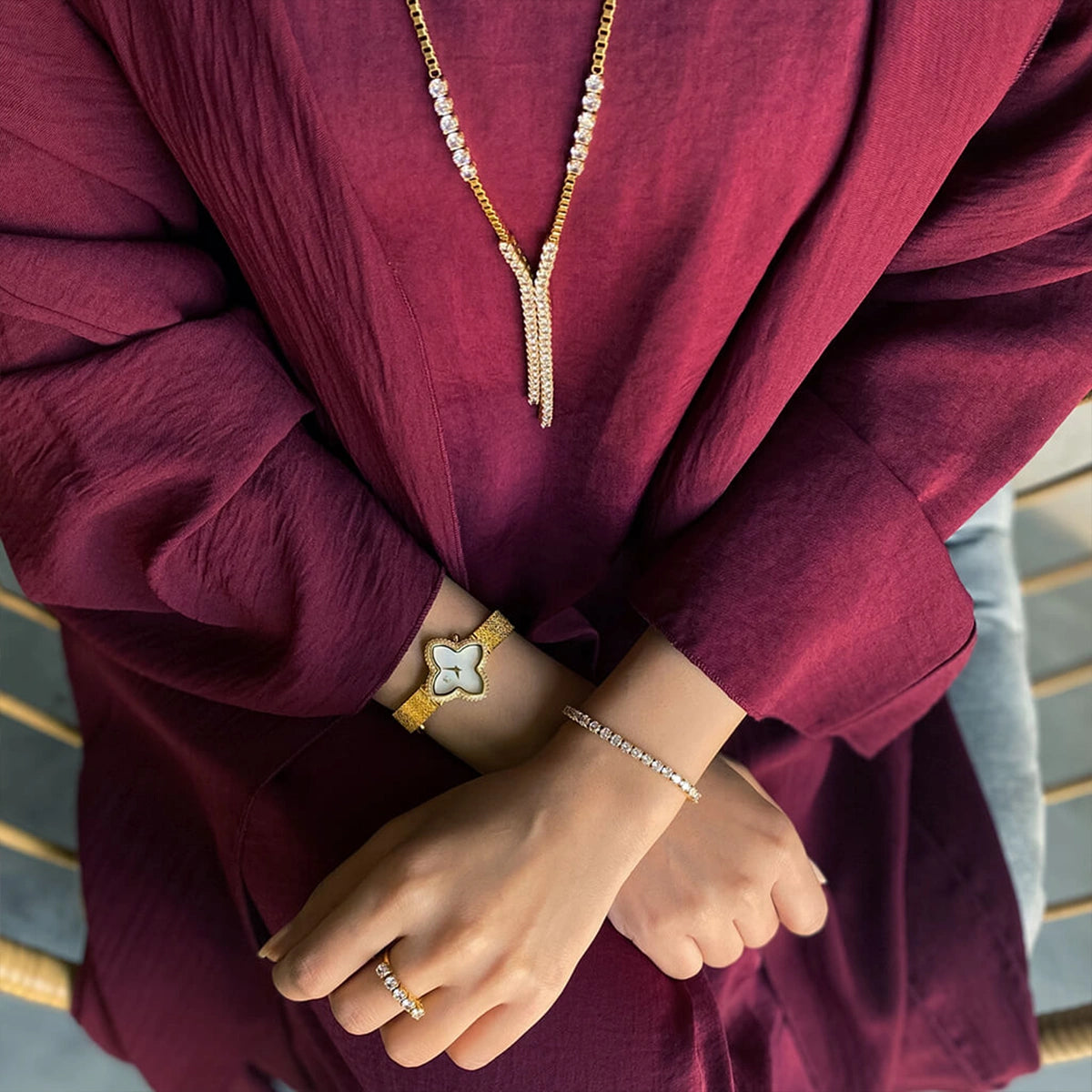 تنس / طقم باللون الذهبي