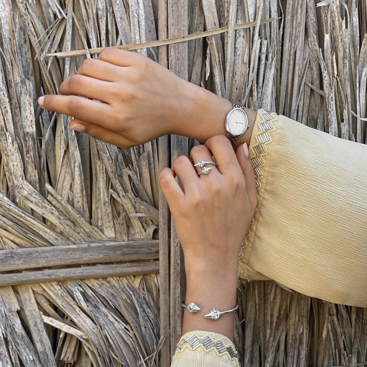 تراث / سوار باللون الفضي