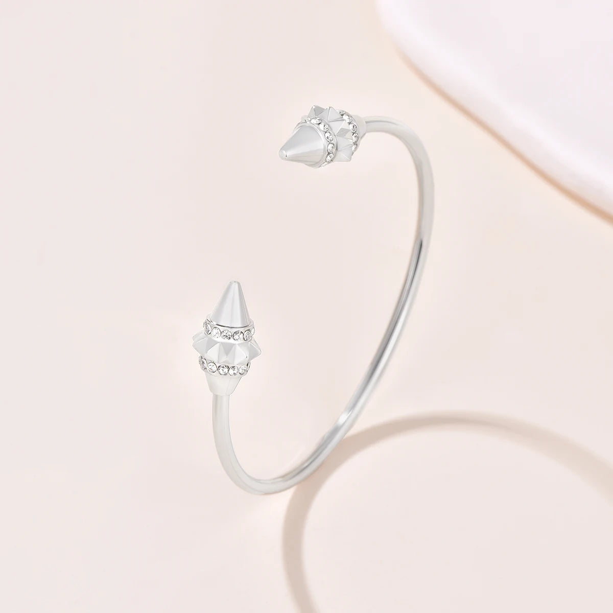 تراث / سوار باللون الفضي