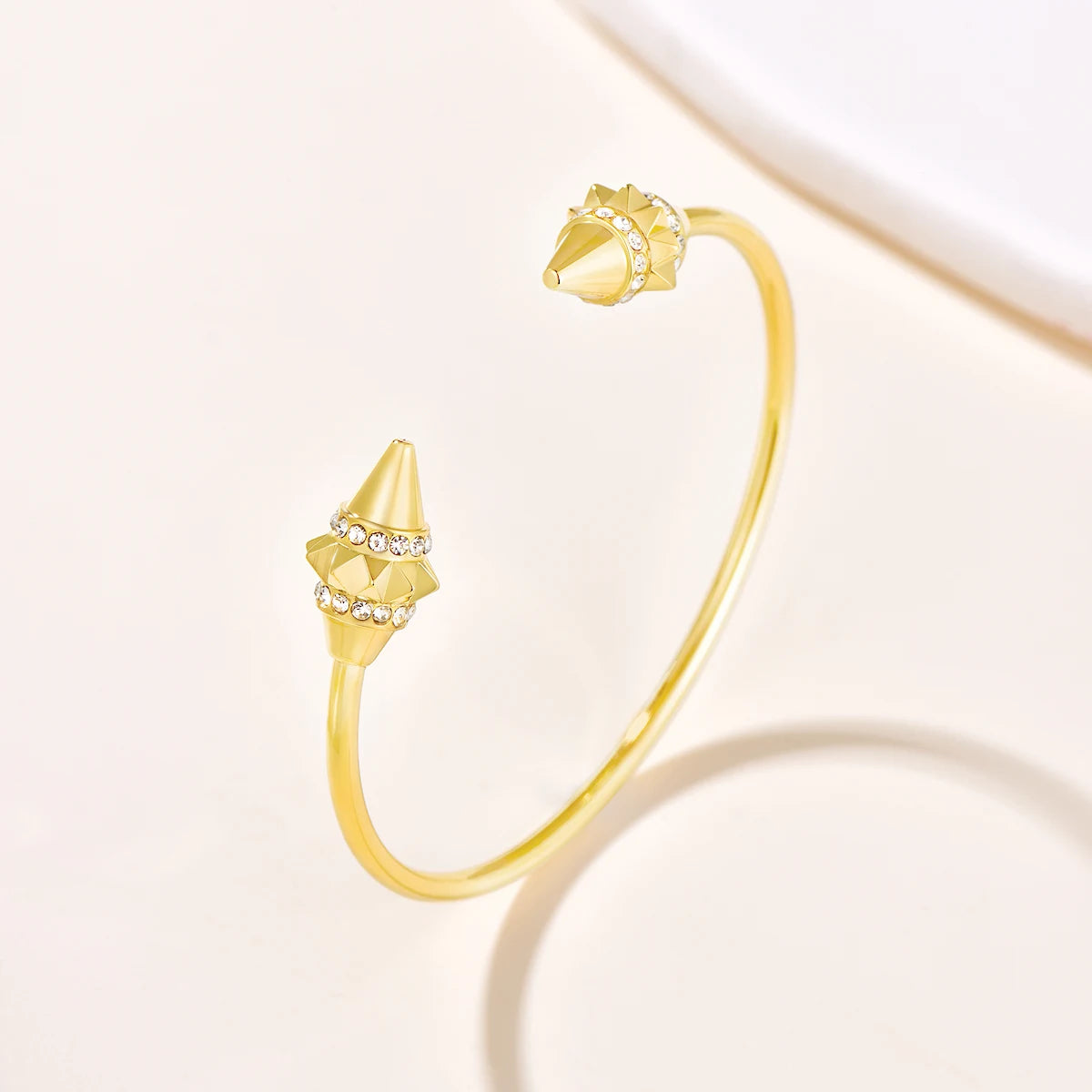 تراث / سوار باللون الذهبي