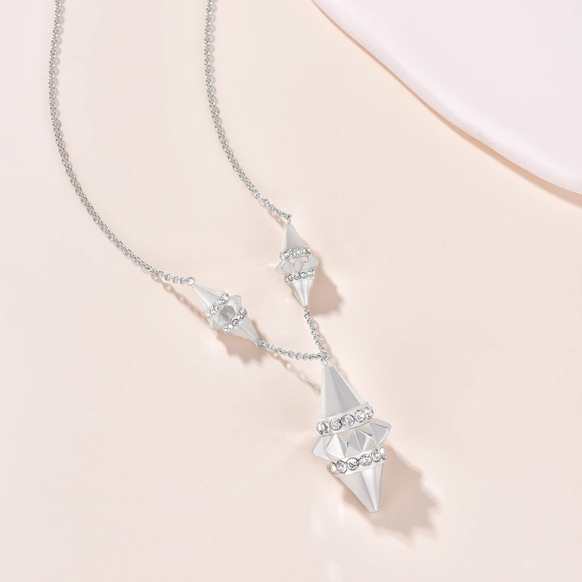 تراث / عقد باللون الفضي