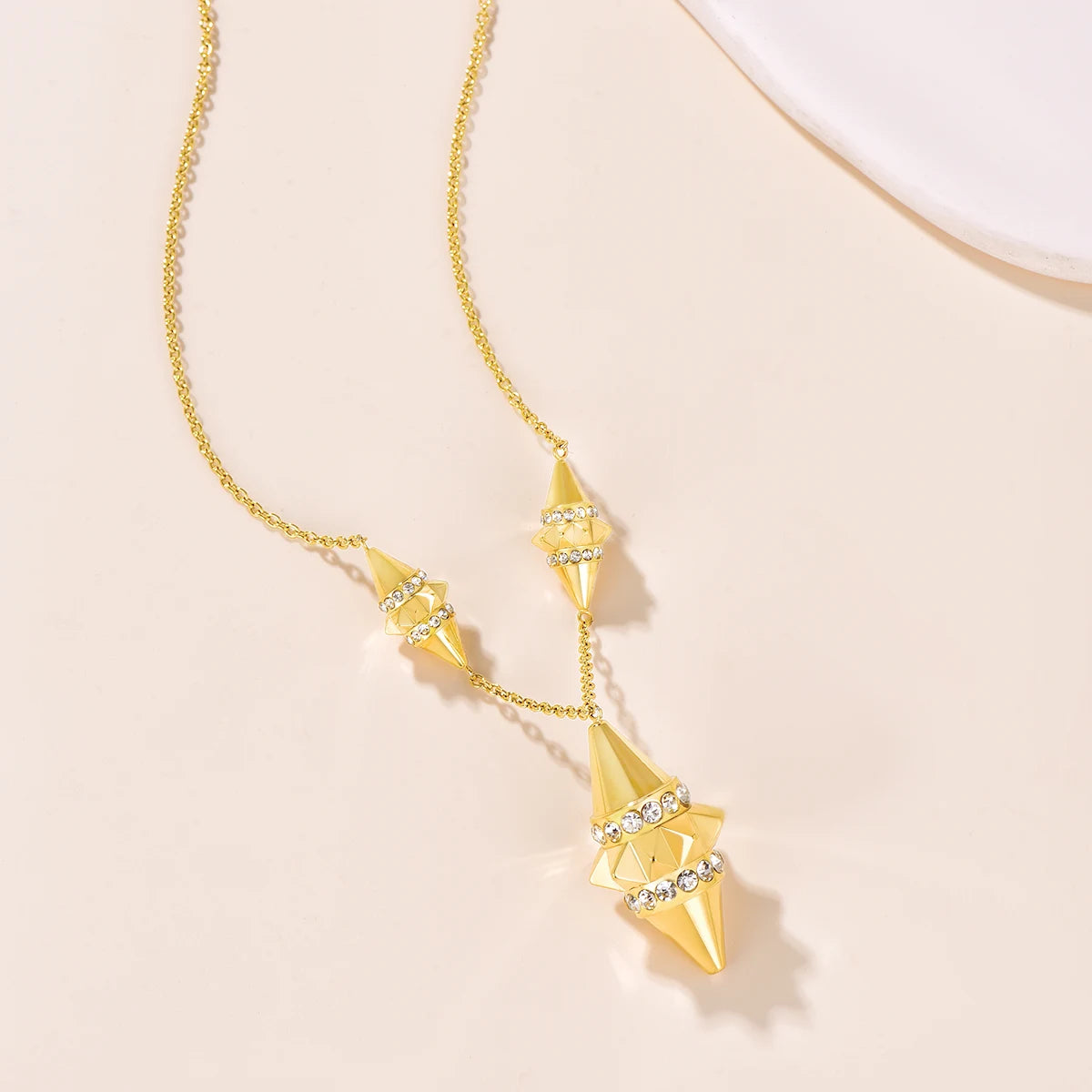 تراث / عقد باللون الذهبي