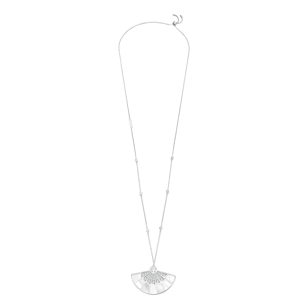 فان / قلادة باللون الفضي