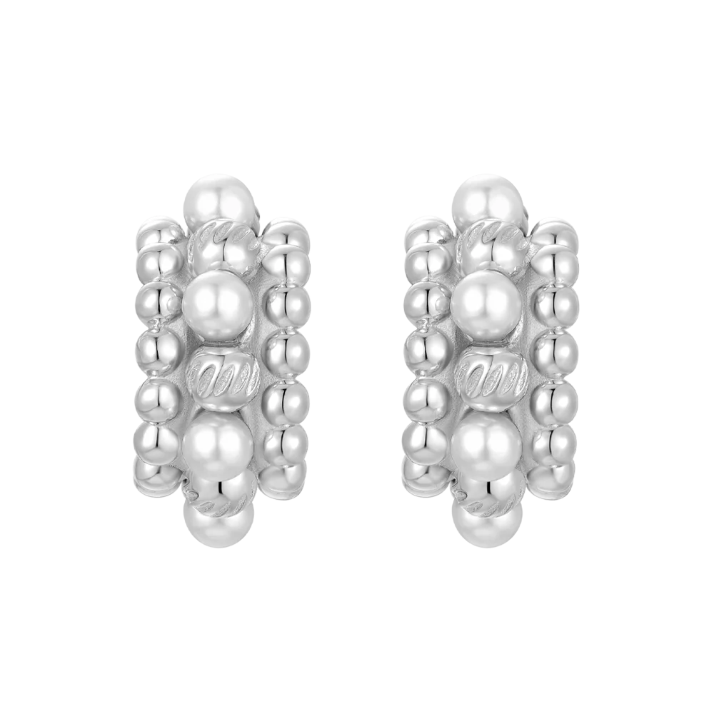 صدف / أقراط باللون الفضي