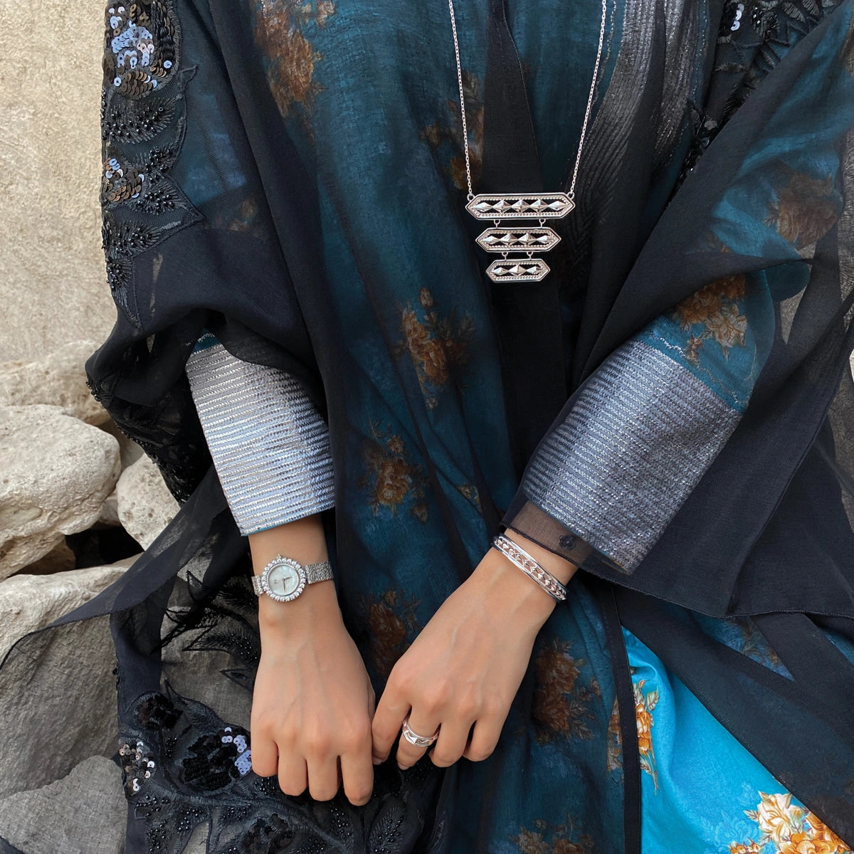 أناقة / قلادة فضية