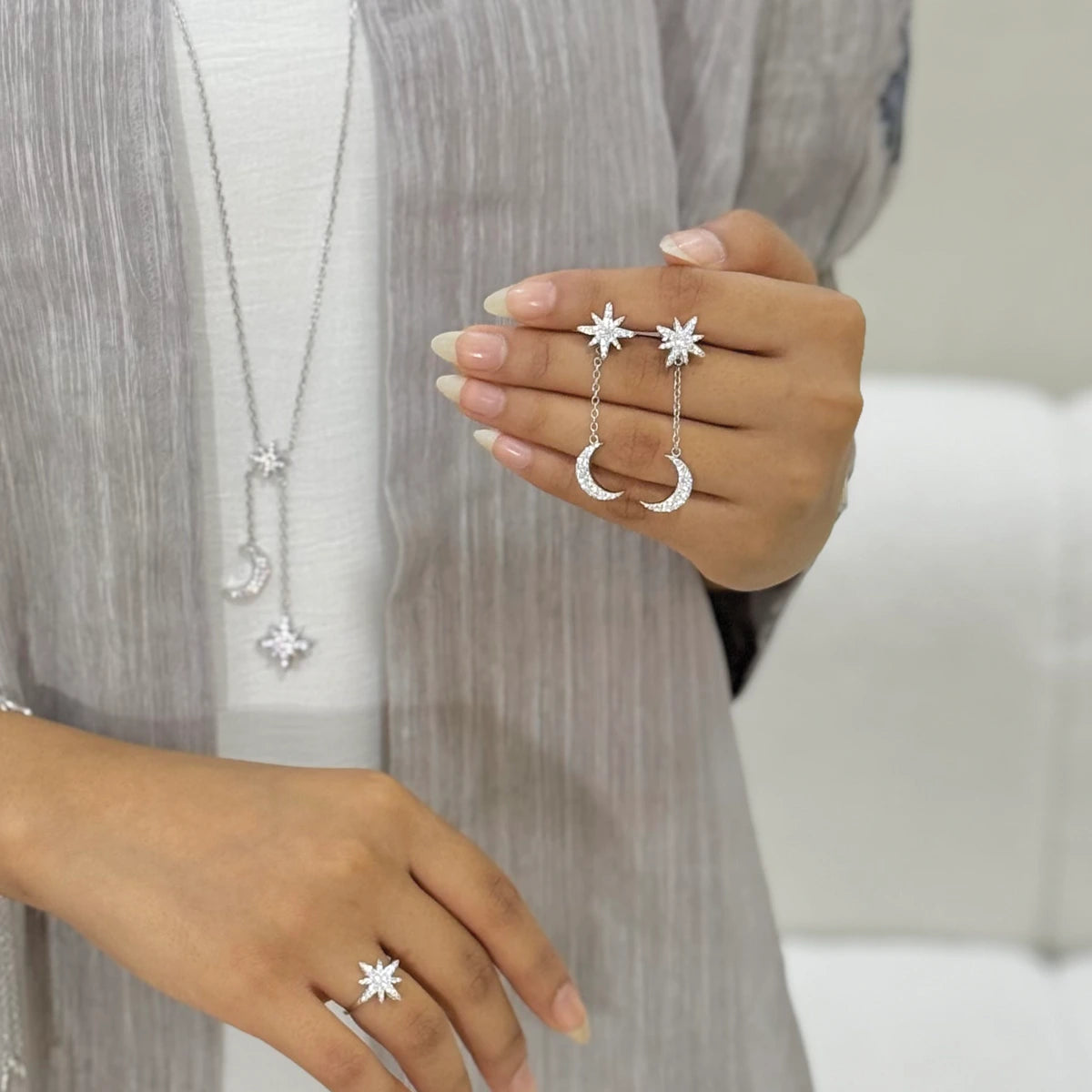 مون ستار / أقراط باللون الفضي