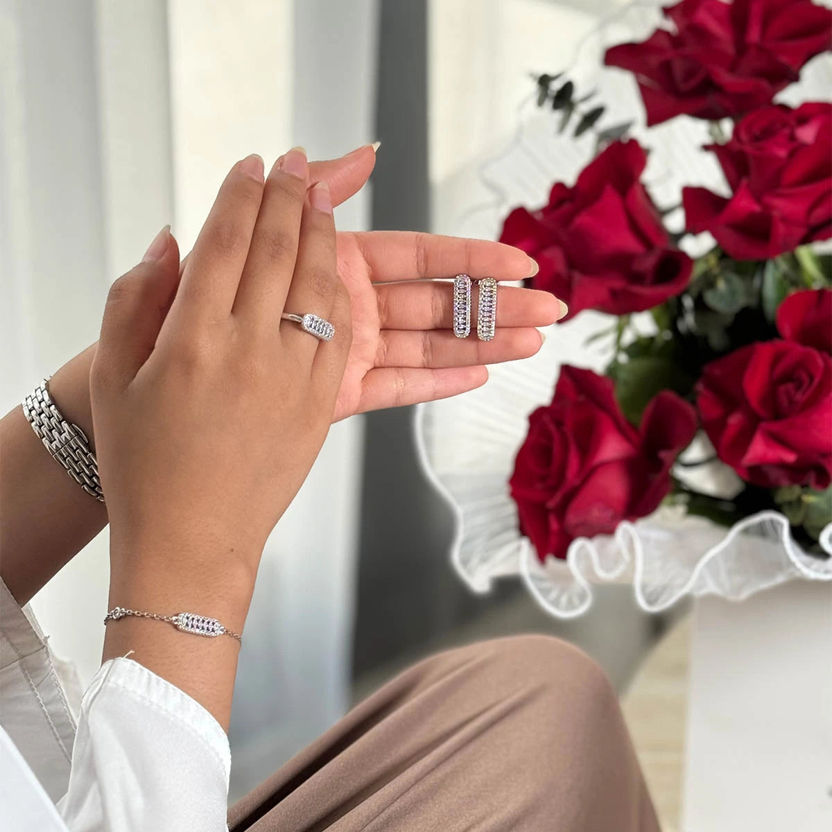 فاين / أقراط باللون الفضي