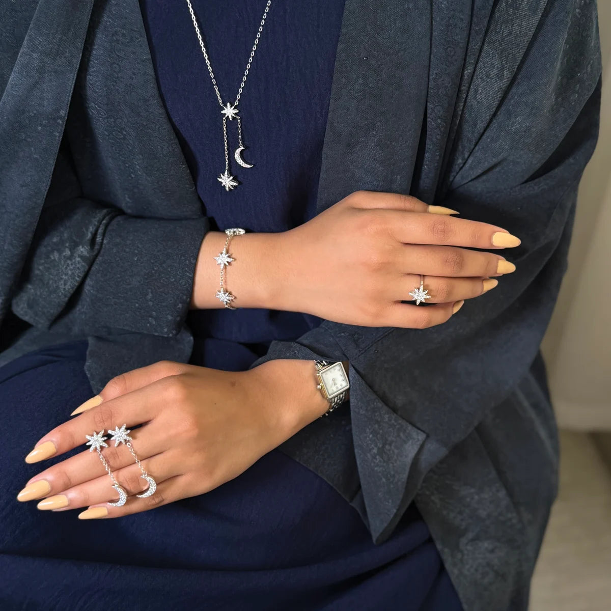 مون ستار / طقم باللون الفضي