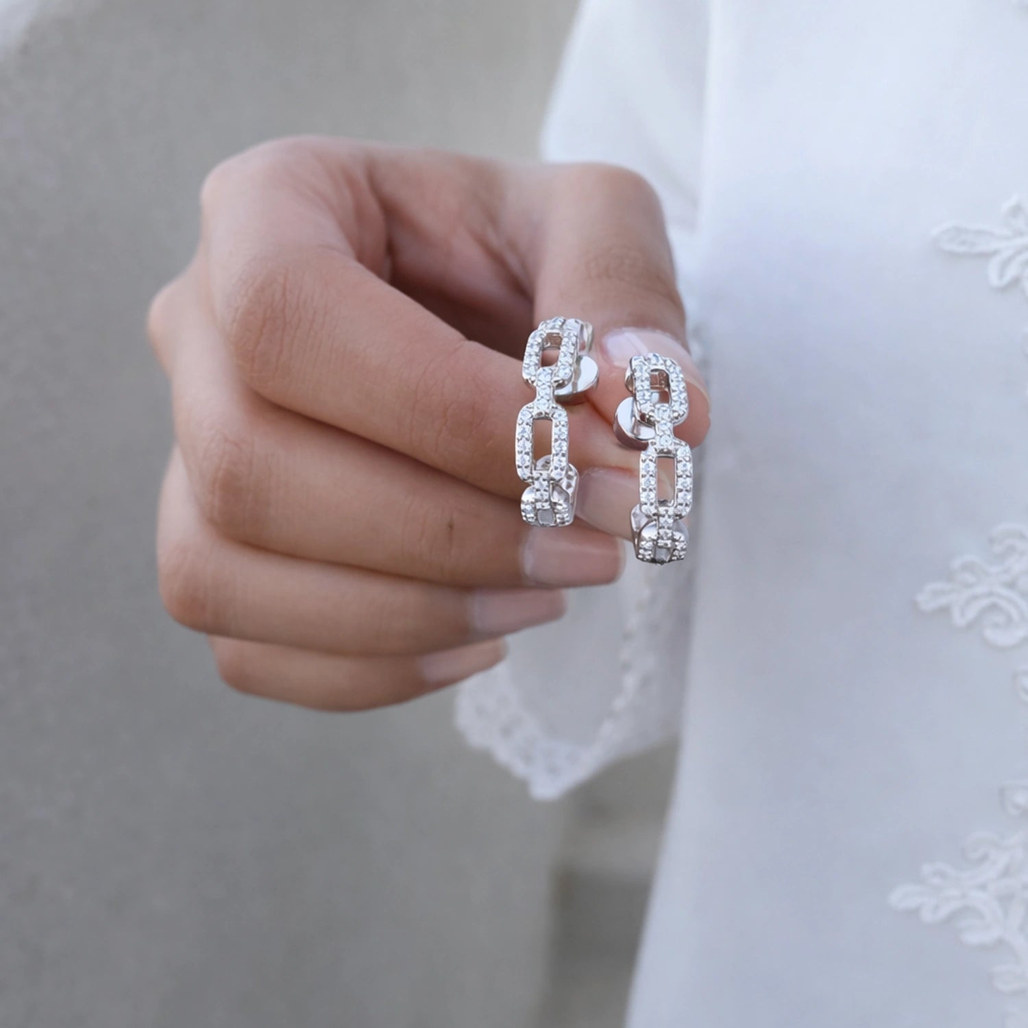 لينكس / أقراط دائرية باللون الفضي