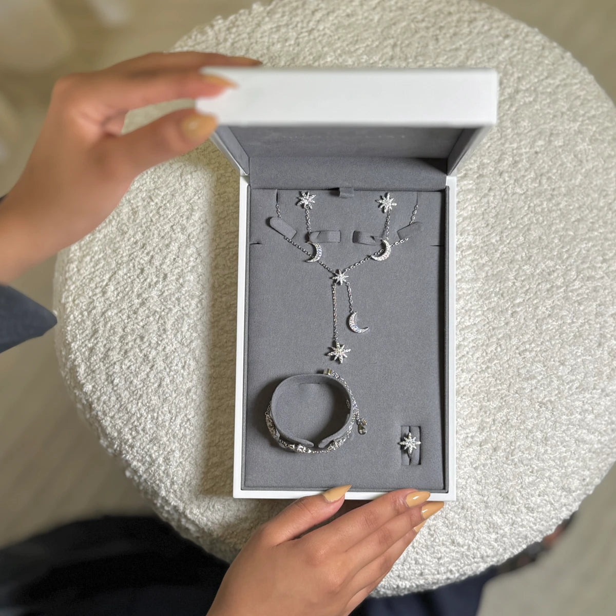 مون ستار / قلادة باللون الفضي