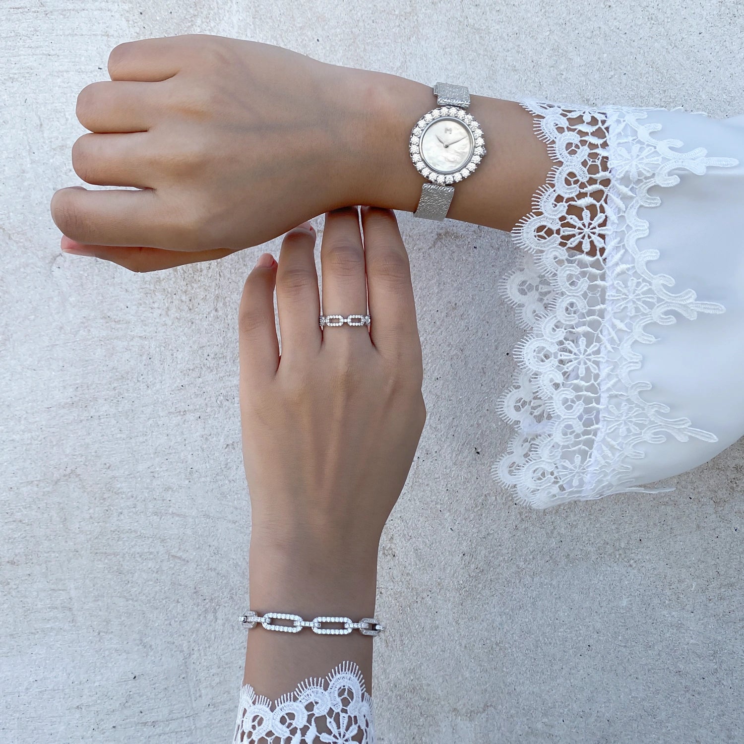 لينكس/ خاتم باللون الفضي بتصميم متعدد