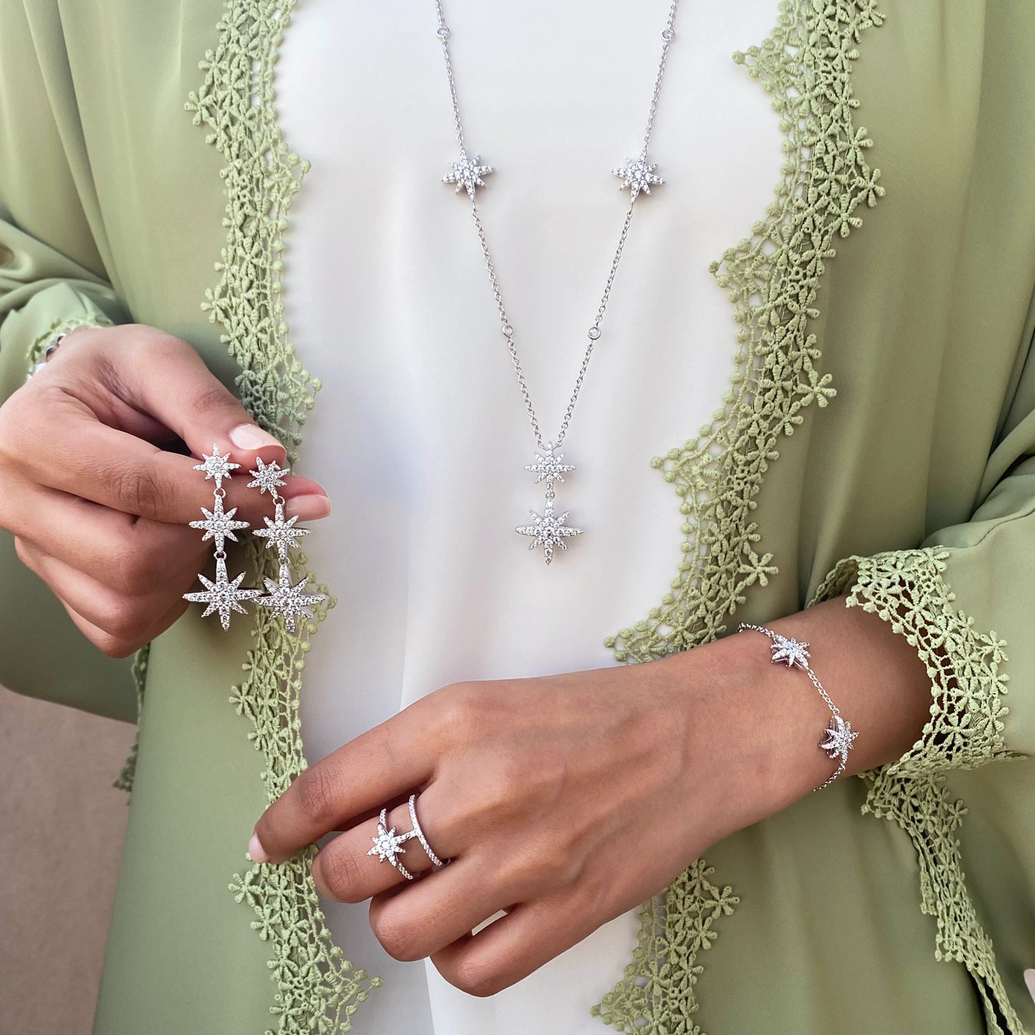 طقم مون ستار بتصميم ثلاثي / اللون الفضي