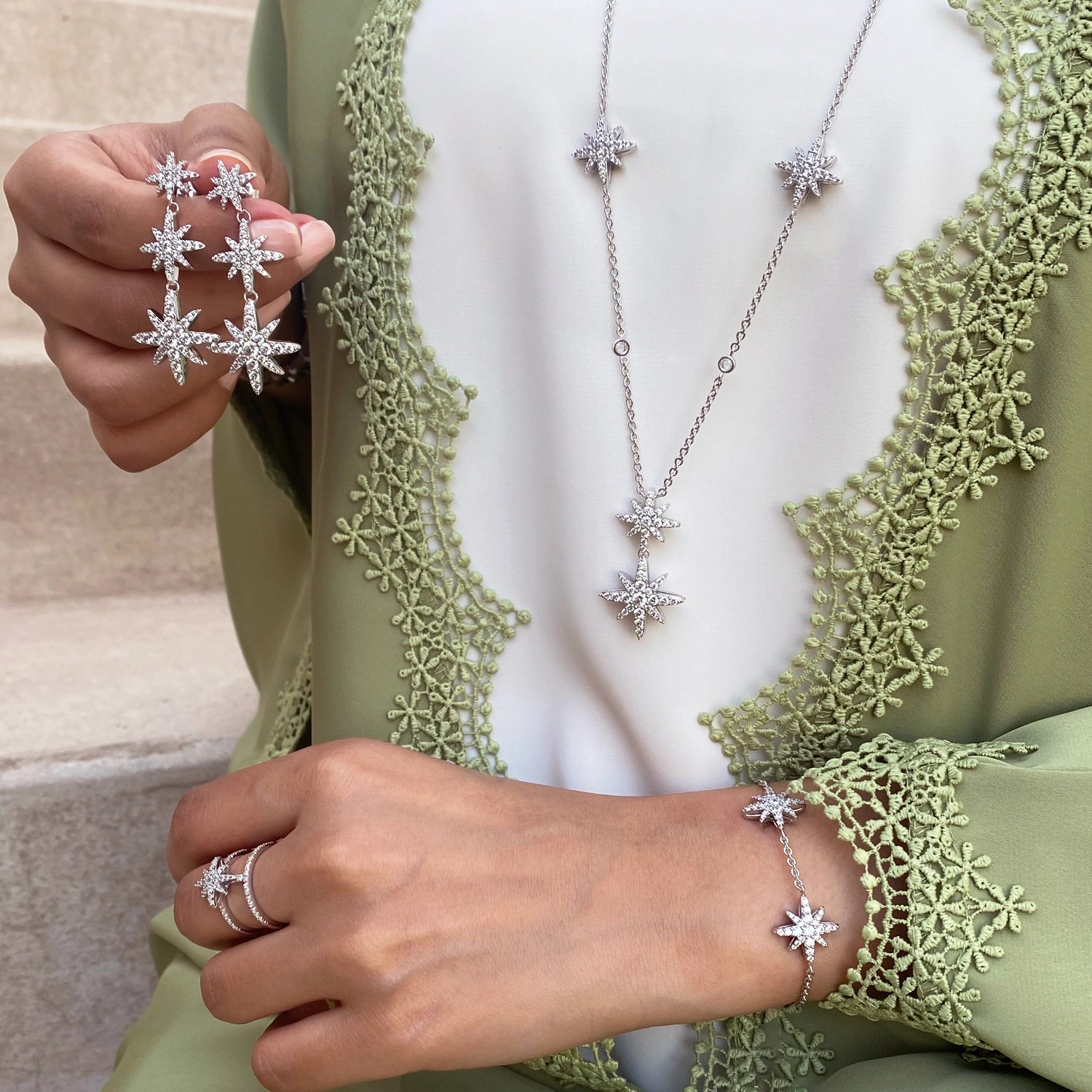 طقم مون ستار بتصميم ثلاثي / اللون الفضي