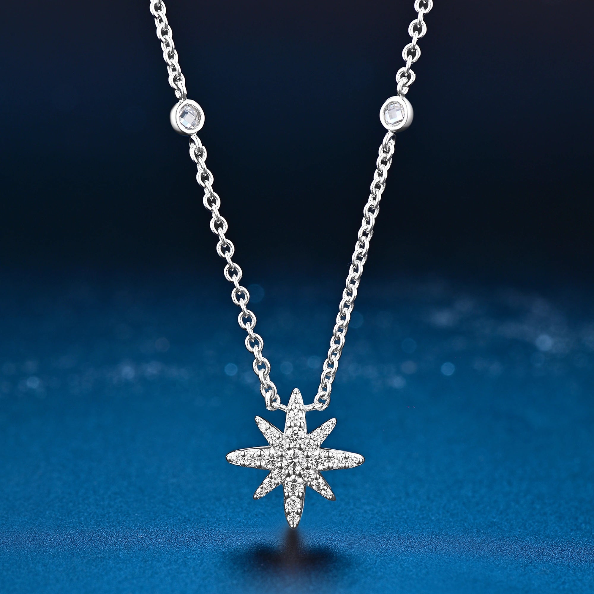 قلادة مون ستار  بتصميم بسيط / اللون الفضي