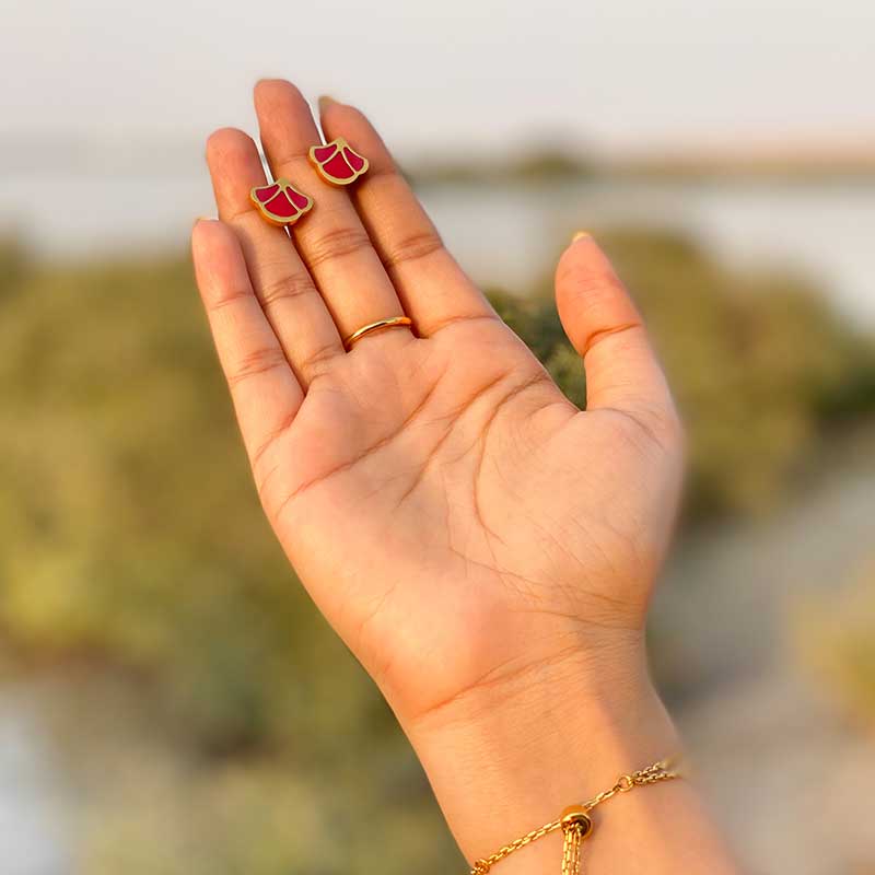 توليب / أقراط الحجر الأحمر باللون الذهبي