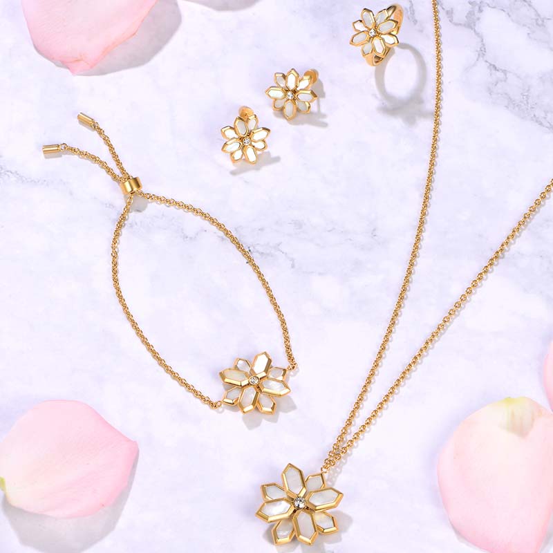 لوتس / خاتم اللؤلؤ بلون الذهبي