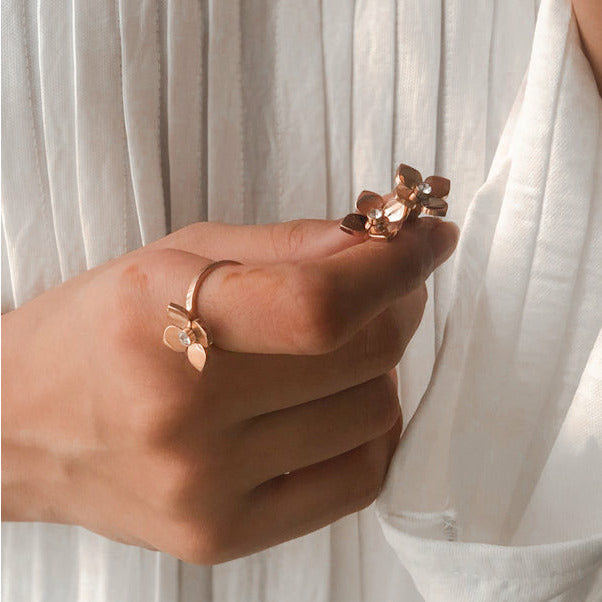 بلوم / أقراط بلوم بلون الروز قولد