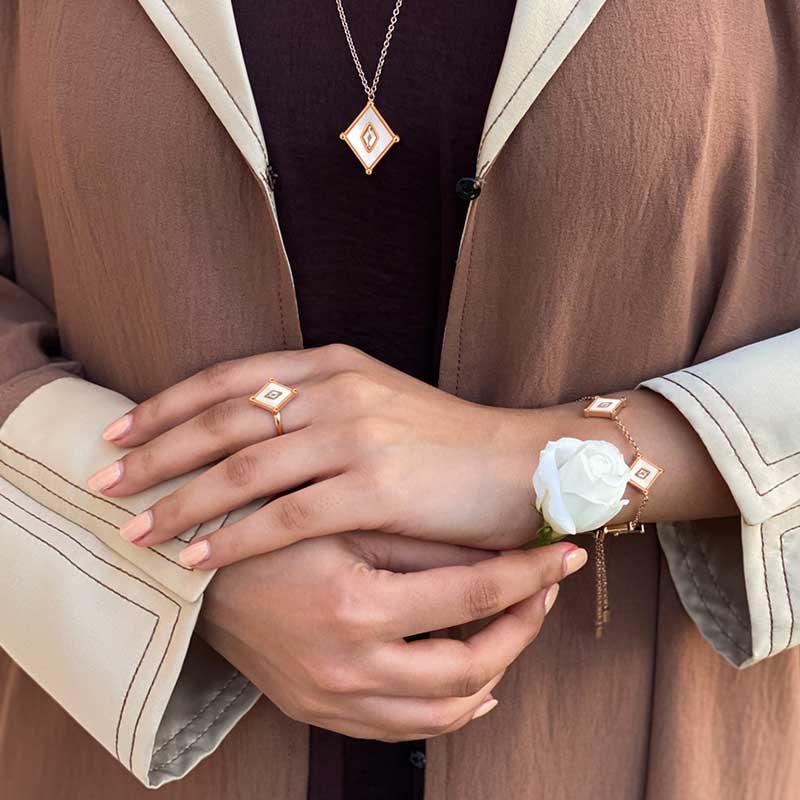  كايت / عُقد اللؤلؤ بلون الروز قولد